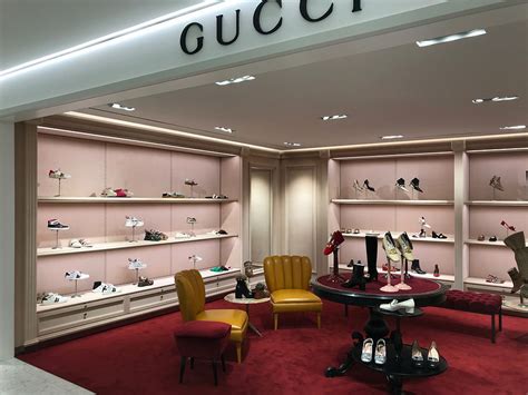 holt renfrew bloor gucci